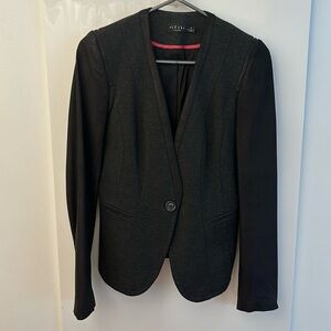 Stylish blazer with leather details